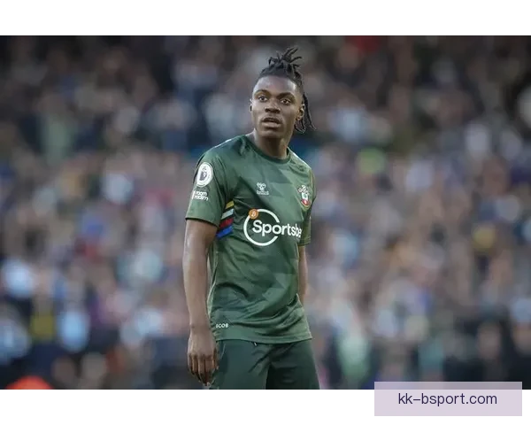 拉维亚中场拦截能力突出助力球队防守稳定展现非凡战术价值